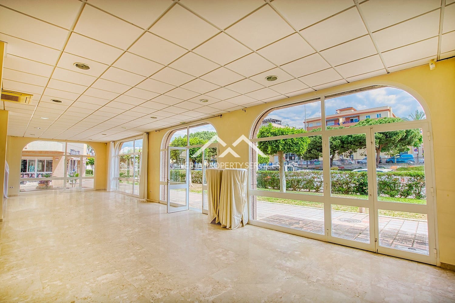 Gewerbe zu verkaufen in Torrox-Costa - 850.000 € (Ref: 9906855)