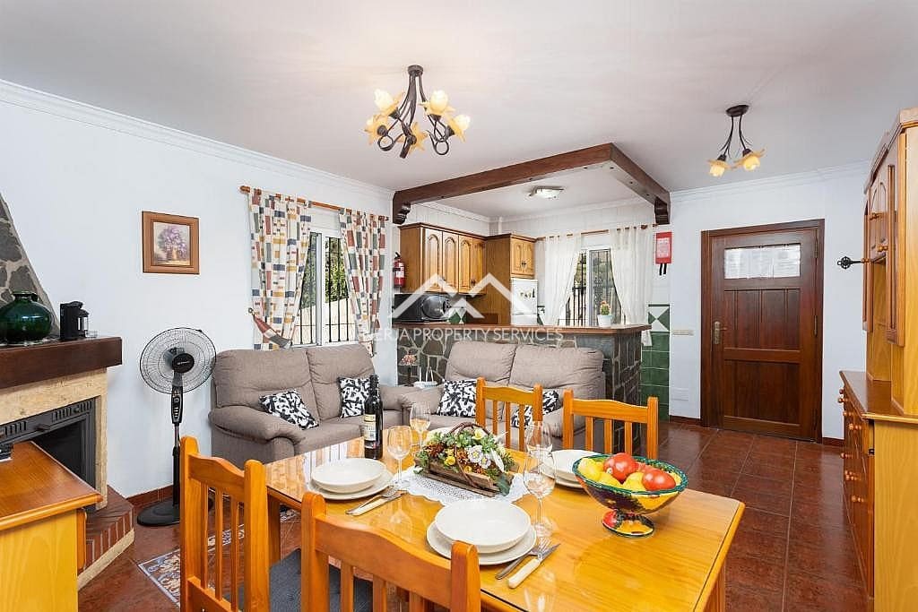 Chalet de 2 habitaciones en Frigiliana en venta con piscina garaje - 735.000 € (Ref: 9923042)