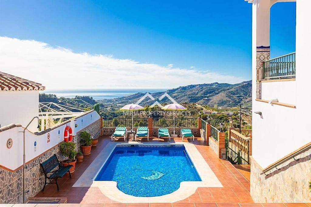 Chalet de 2 habitaciones en Frigiliana en venta con piscina garaje - 735.000 € (Ref: 9923042)