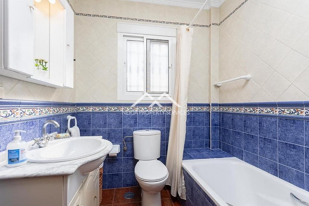 Chalet de 2 habitaciones en Frigiliana en venta con piscina garaje - 735.000 € (Ref: 9923042)