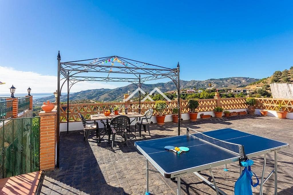Chalet de 2 habitaciones en Frigiliana en venta con piscina garaje - 735.000 € (Ref: 9923042)