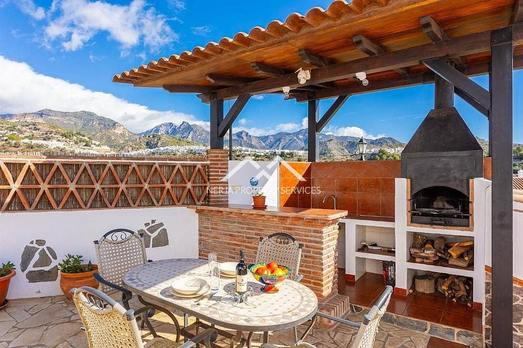 Chalet de 2 habitaciones en Frigiliana en venta con piscina garaje - 735.000 € (Ref: 9923042)