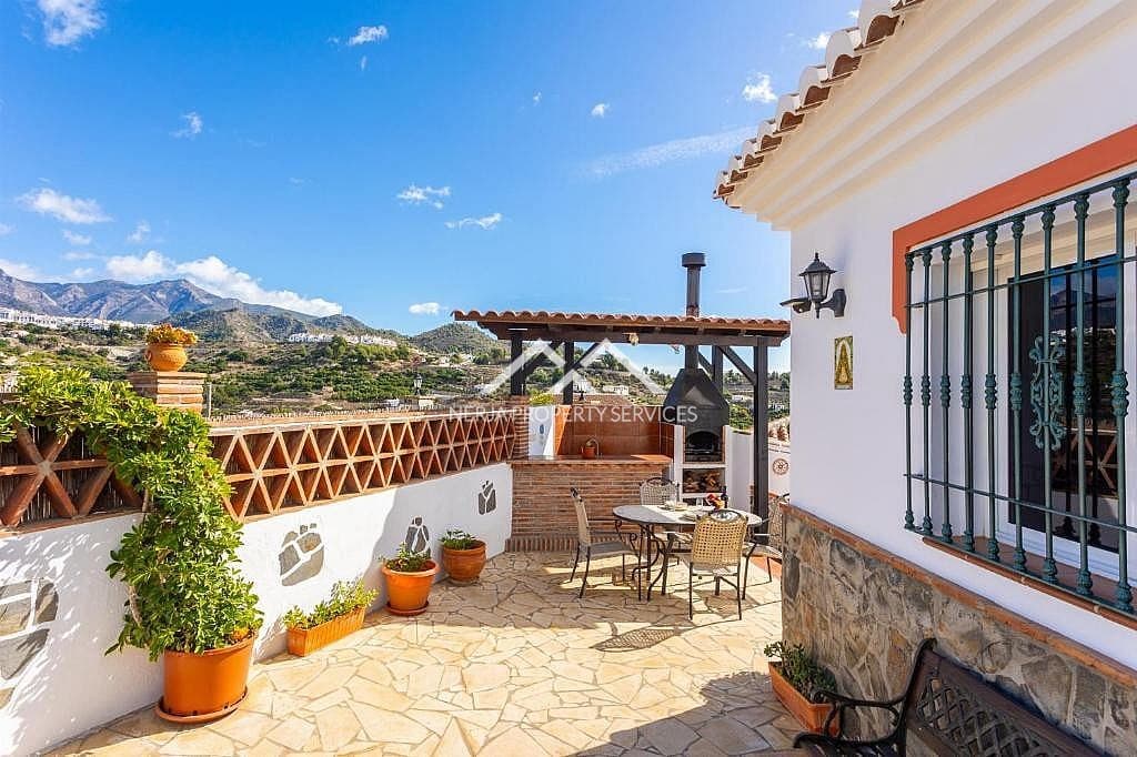 Chalet de 2 habitaciones en Frigiliana en venta con piscina garaje - 735.000 € (Ref: 9923042)