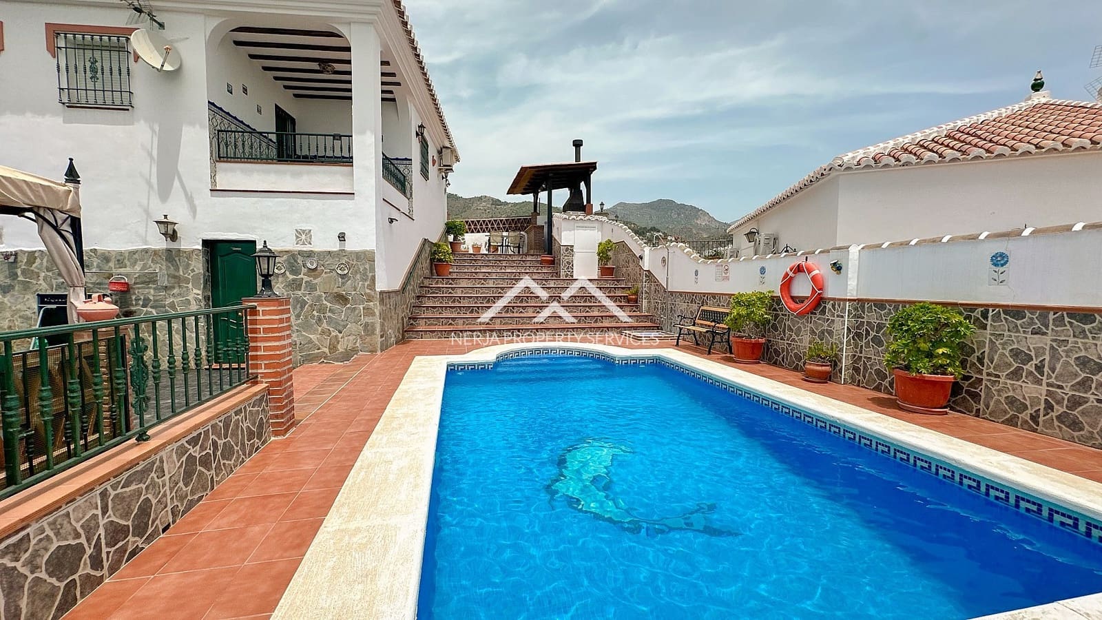 Chalet de 2 habitaciones en Frigiliana en venta con piscina garaje - 735.000 € (Ref: 9923042)