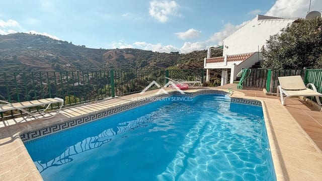 Chalet de 2 habitaciones en Frigiliana en alquiler con piscina garaje - 1.100 € (Ref: 9925087)