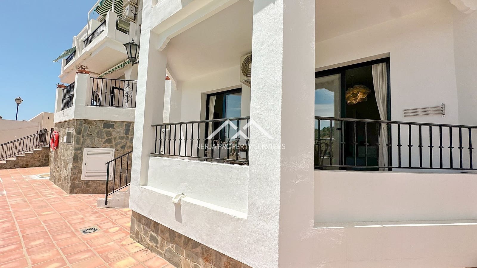 3 bedroom Apartment for sale in Frigiliana with pool garage - € 365,000 (Ref: 9928045)