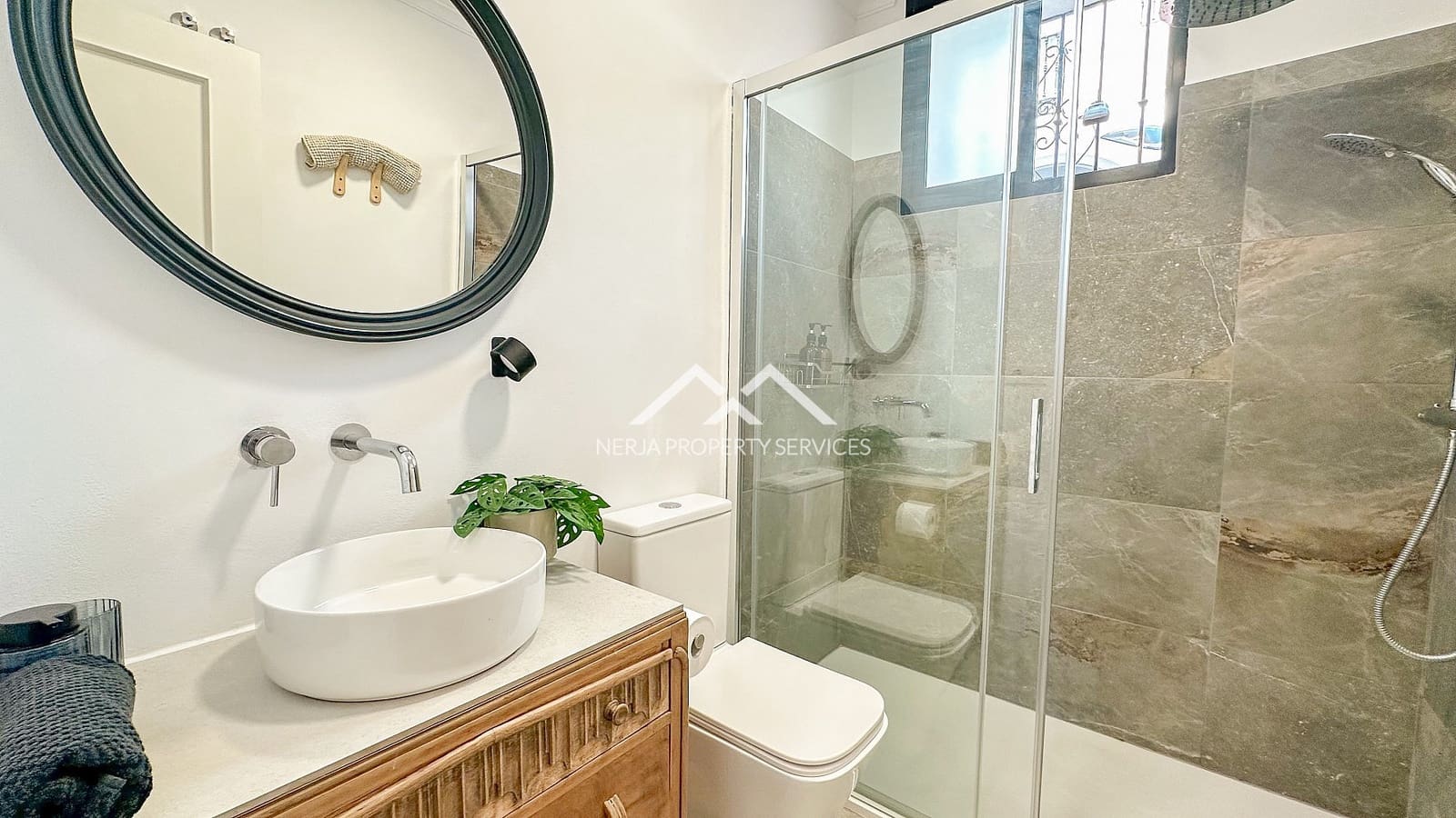 3 bedroom Apartment for sale in Frigiliana with pool garage - € 365,000 (Ref: 9928045)