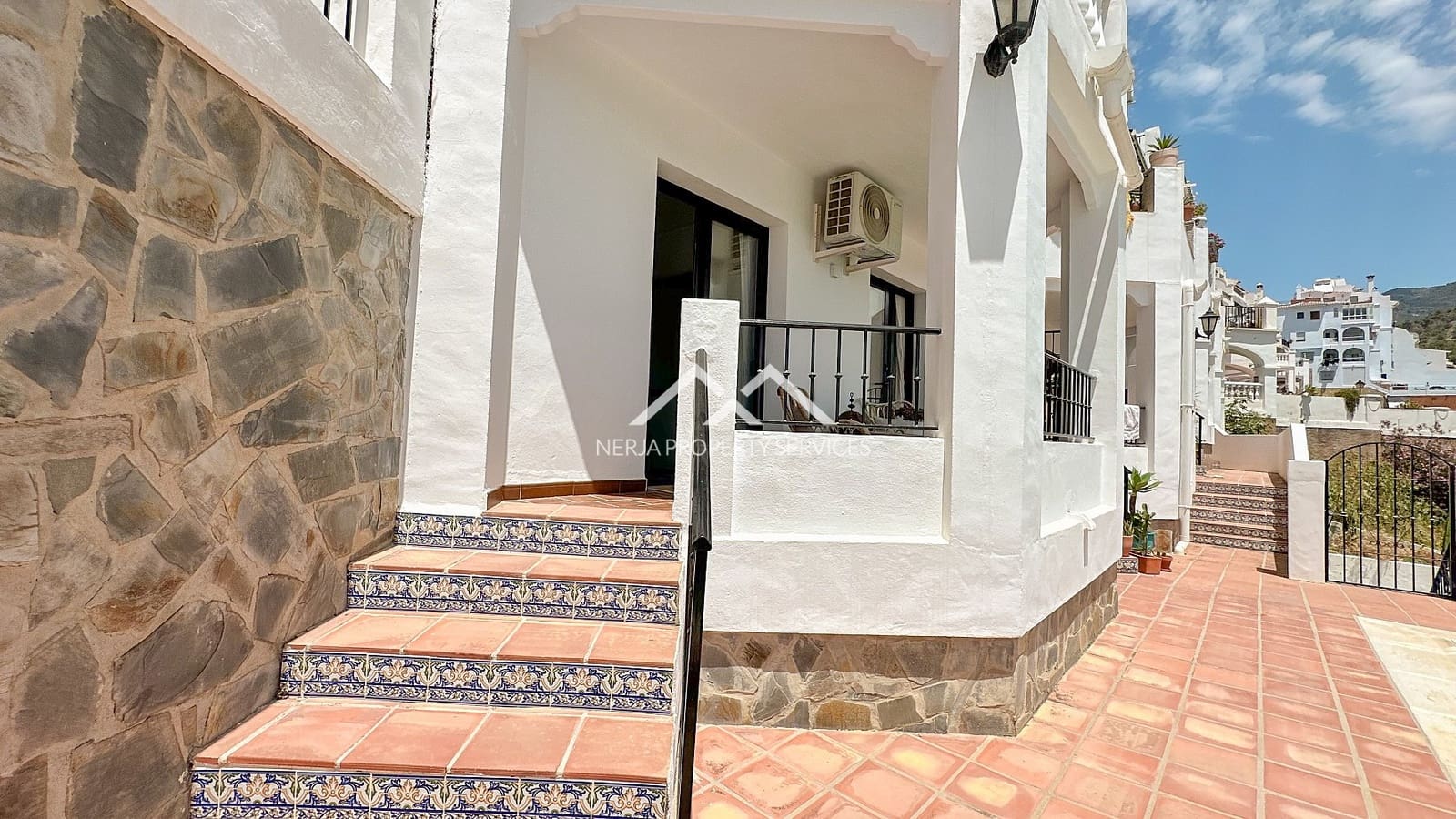 3 bedroom Apartment for sale in Frigiliana with pool garage - € 365,000 (Ref: 9928045)
