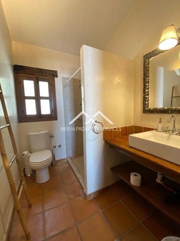 2 soveværelse Byhus til salg i Frigiliana med swimmingpool garage - € 699.000 (Ref: 9950729)