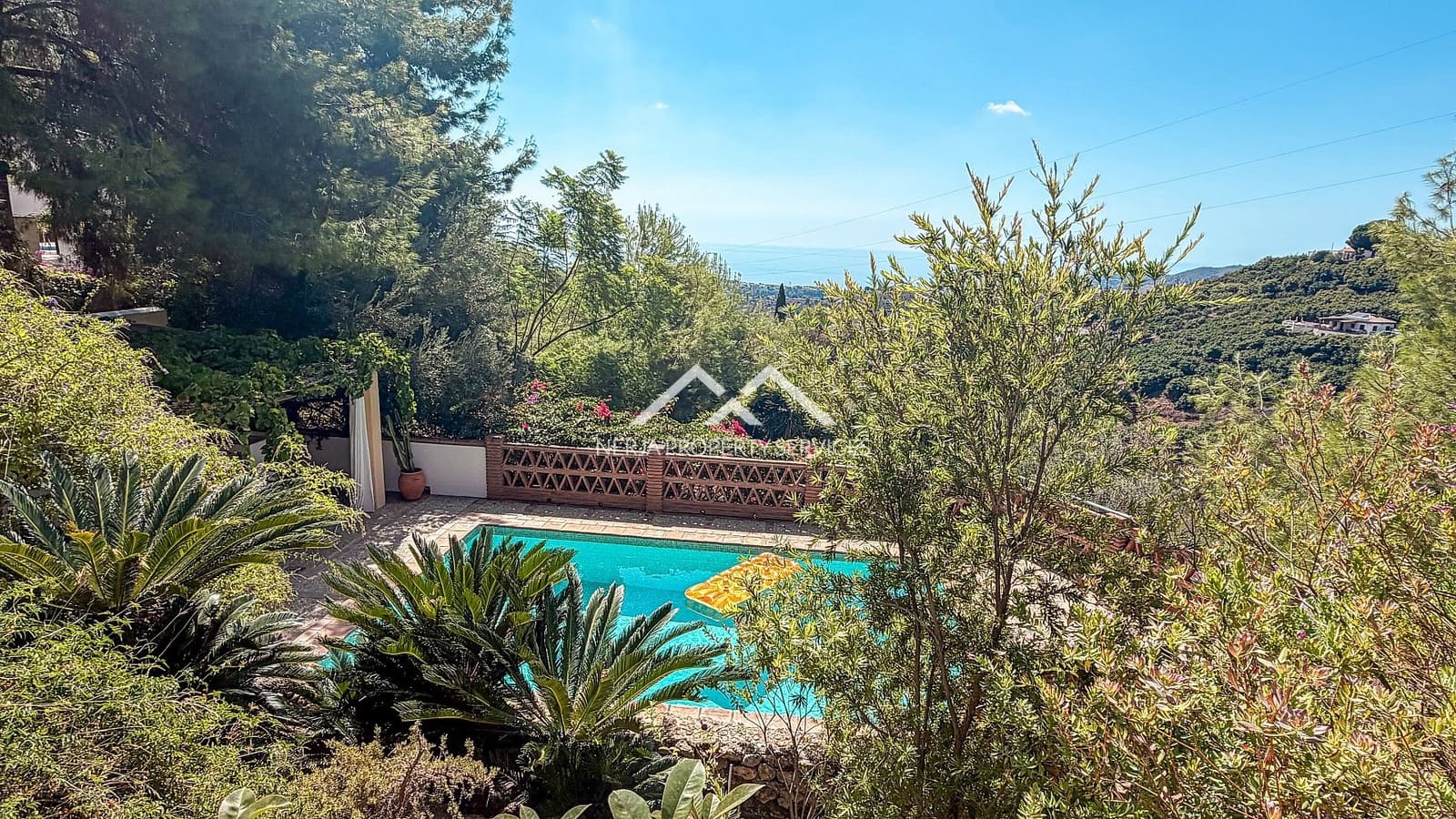 2 bedroom Townhouse for sale in Frigiliana with pool garage - € 699,000 (Ref: 9950729)