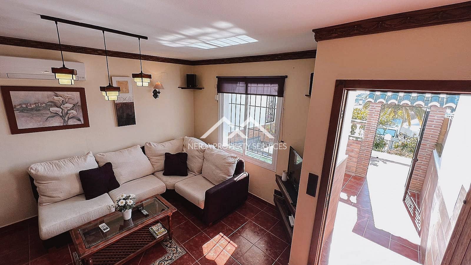 3 makuuhuone Omakotitalo vuokrattavana paikassa Nerja mukana uima-altaan - 900 € (Ref: 9983884)