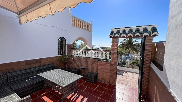 3 makuuhuone Omakotitalo vuokrattavana paikassa Centro, Nerja mukana uima-altaan - 900 € (Ref: 9983884)