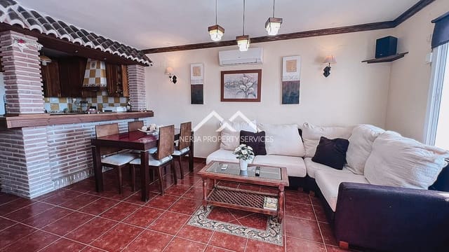 3 makuuhuone Omakotitalo vuokrattavana paikassa Centro, Nerja mukana uima-altaan - 900 € (Ref: 9983884)