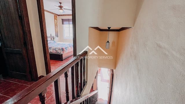 3 makuuhuone Omakotitalo vuokrattavana paikassa Centro, Nerja mukana uima-altaan - 900 € (Ref: 9983884)