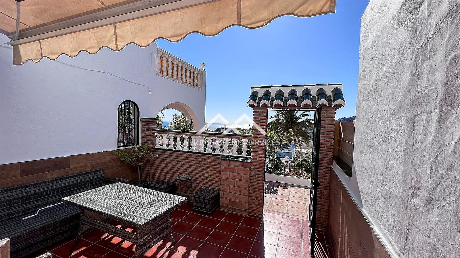 3 makuuhuone Omakotitalo vuokrattavana paikassa Nerja mukana uima-altaan - 900 € (Ref: 9983884)
