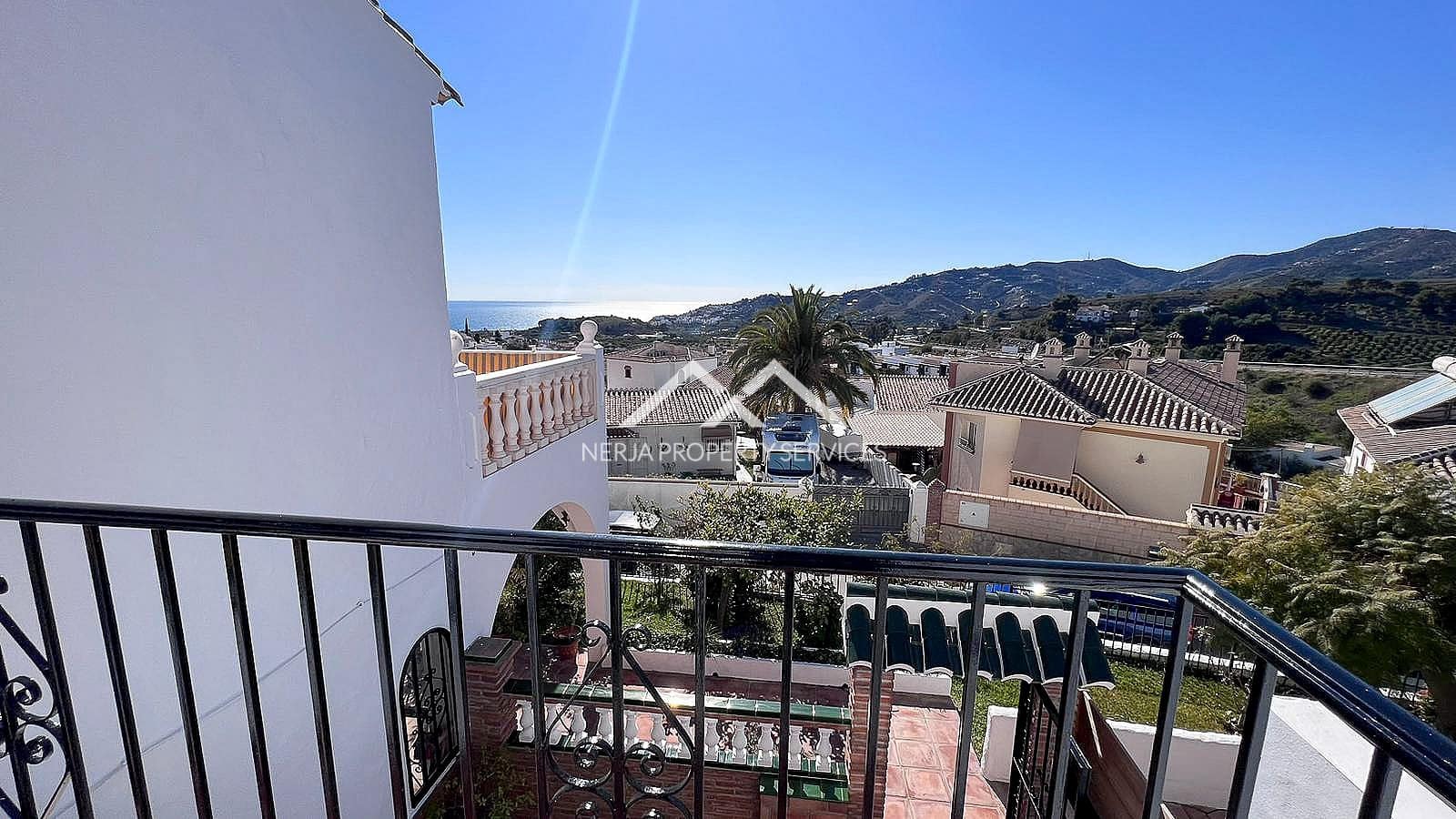 3 makuuhuone Omakotitalo vuokrattavana paikassa Nerja mukana uima-altaan - 900 € (Ref: 9983884)