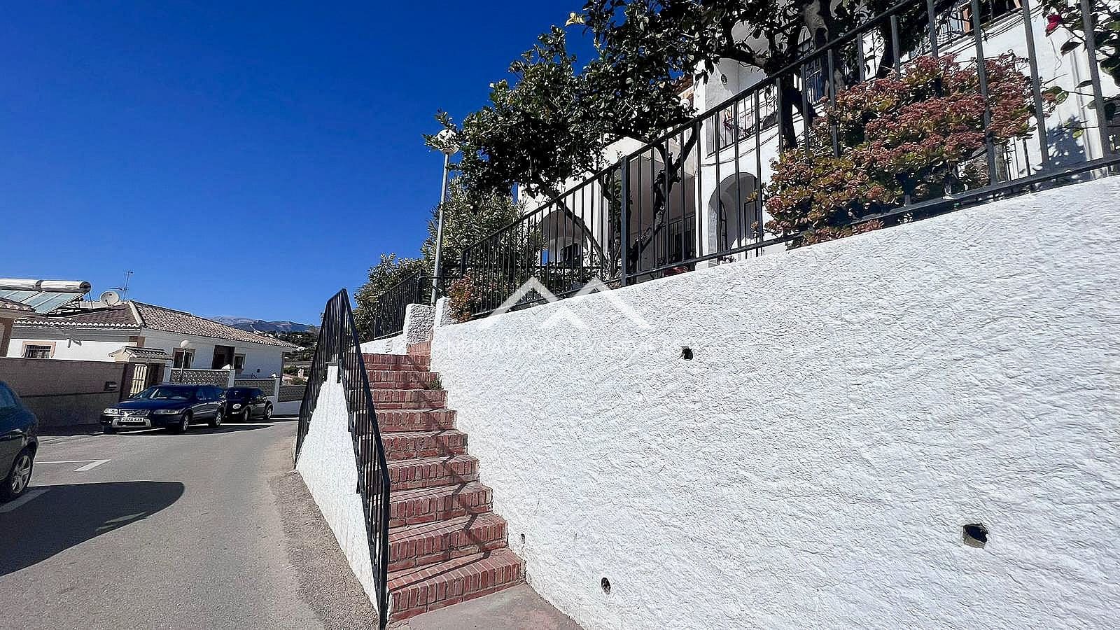 3 makuuhuone Omakotitalo vuokrattavana paikassa Nerja mukana uima-altaan - 900 € (Ref: 9983884)