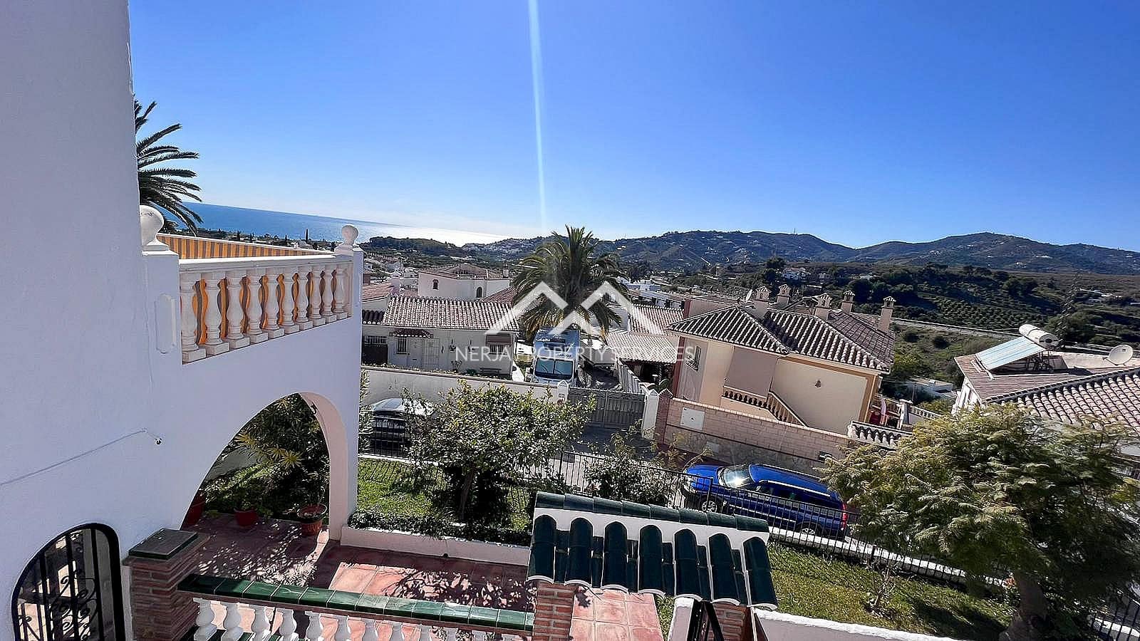 3 makuuhuone Omakotitalo vuokrattavana paikassa Nerja mukana uima-altaan - 900 € (Ref: 9983884)