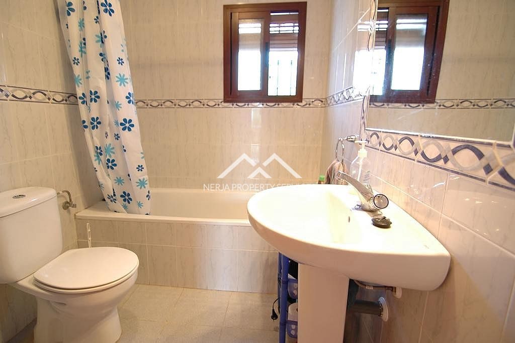 2 soveværelse Villa til leje i Frigiliana med swimmingpool garage - € 1.400 (Ref: 9987314)