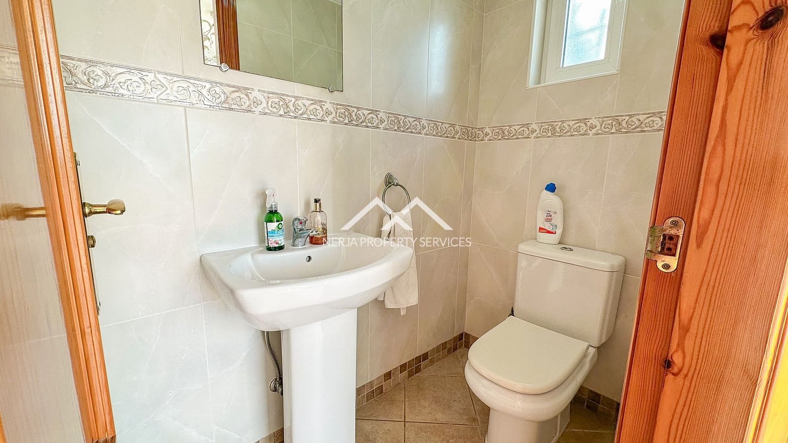 3 sovrum Villa till salu i Nerja med pool - 690 000 € (Ref: 9996033)