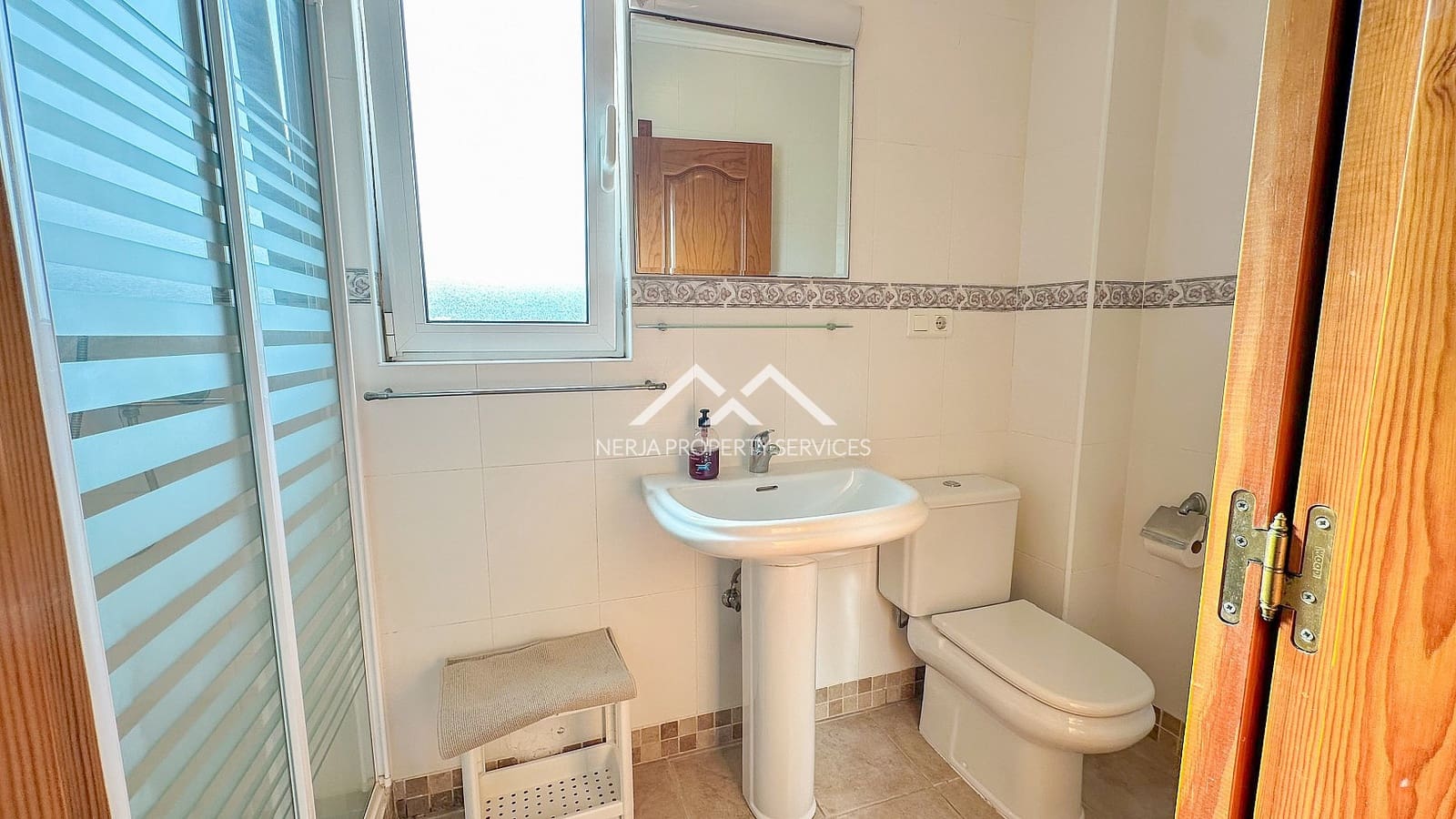 3 sovrum Villa till salu i Nerja med pool - 690 000 € (Ref: 9996033)