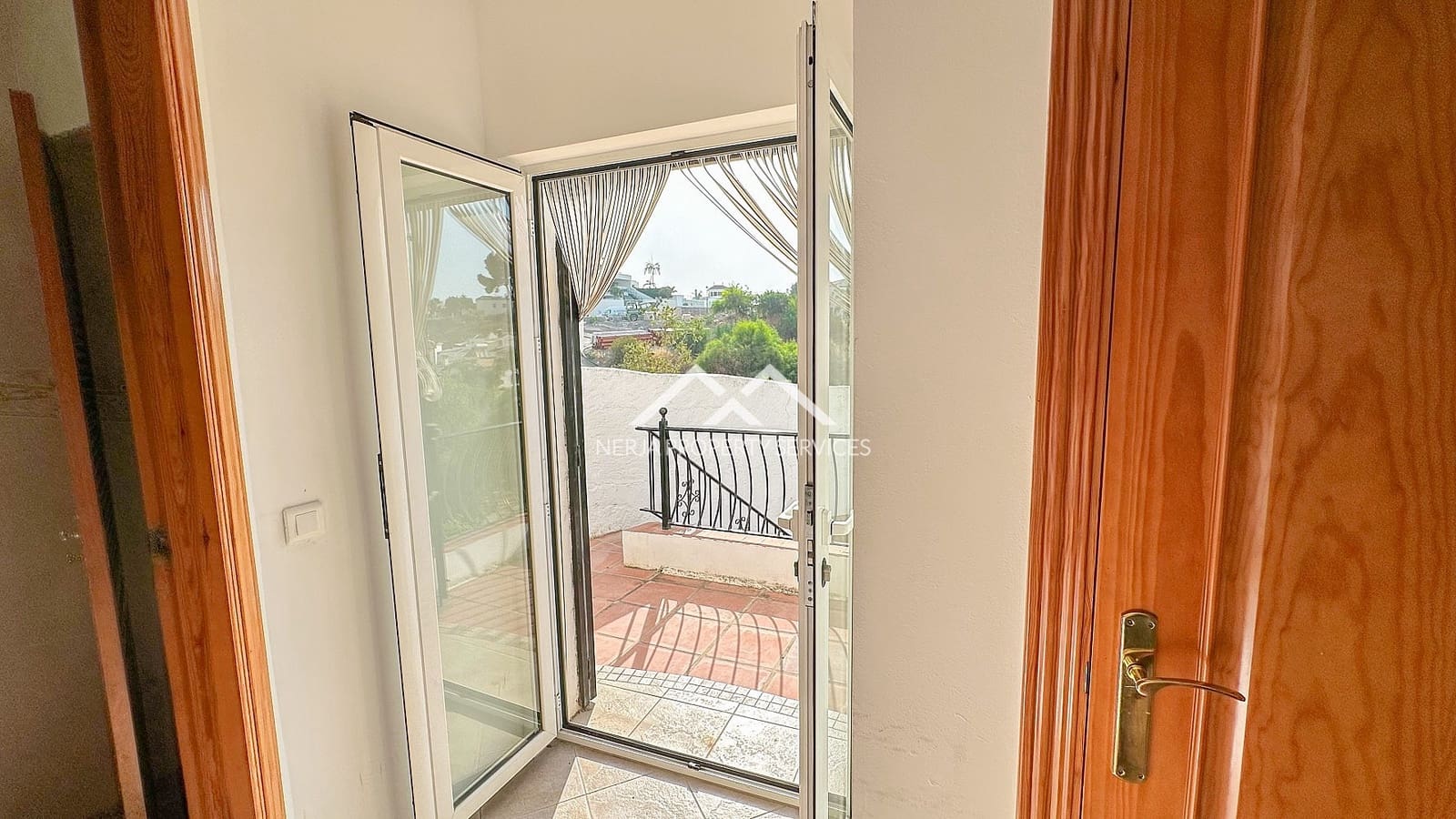 3 sovrum Villa till salu i Nerja med pool - 690 000 € (Ref: 9996033)