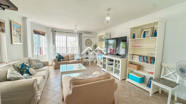 3 sovrum Villa till salu i Burriana, Nerja med pool - 690 000 € (Ref: 9996033)