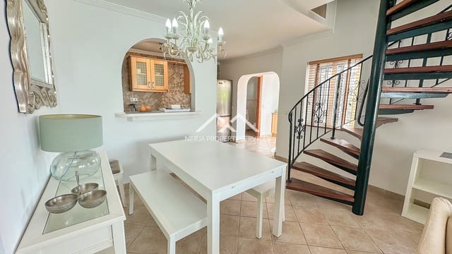 3 sovrum Villa till salu i Burriana, Nerja med pool - 690 000 € (Ref: 9996033)