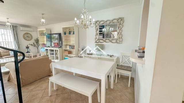 3 sovrum Villa till salu i Burriana, Nerja med pool - 690 000 € (Ref: 9996033)