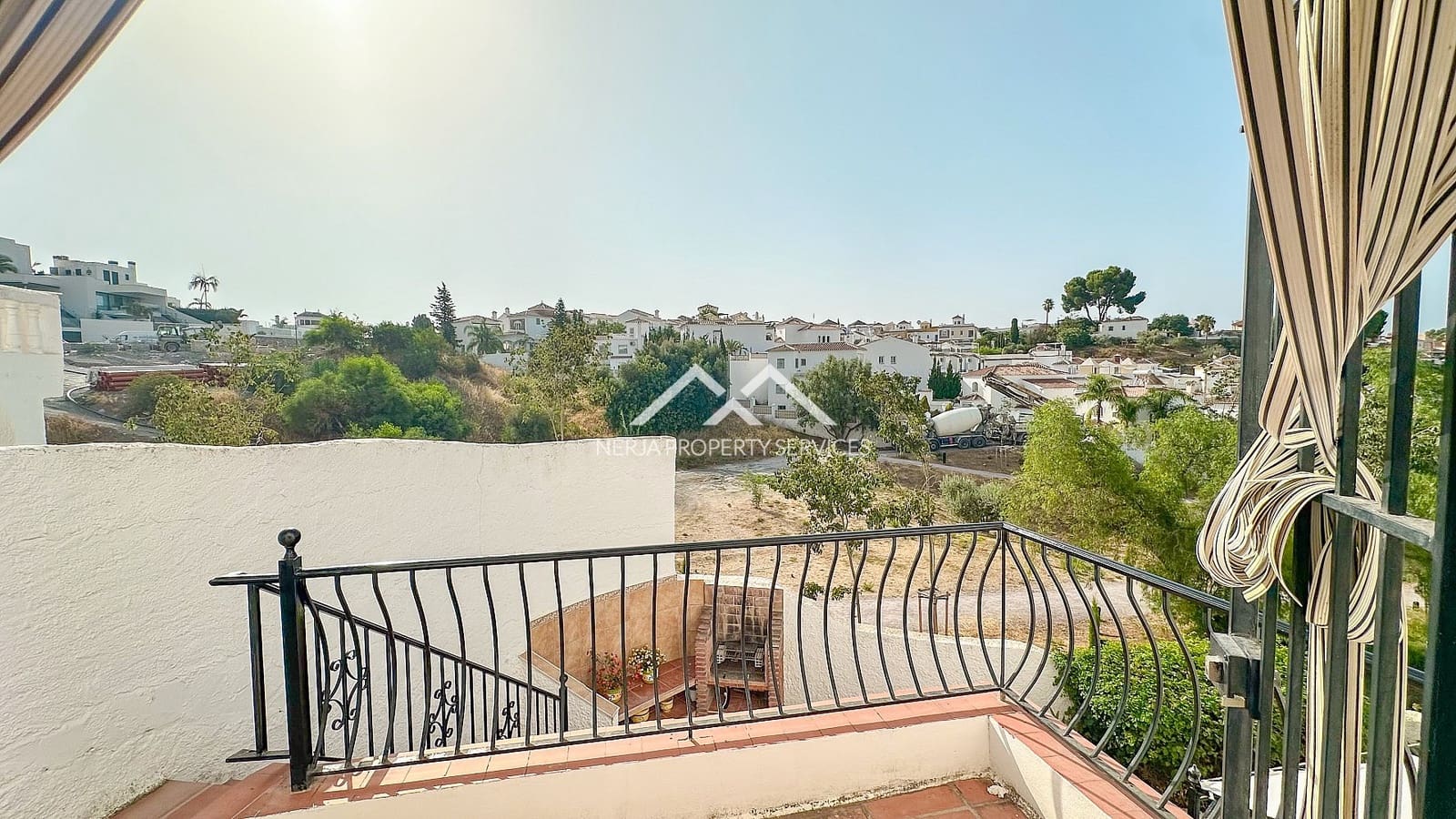 3 sovrum Villa till salu i Nerja med pool - 690 000 € (Ref: 9996033)