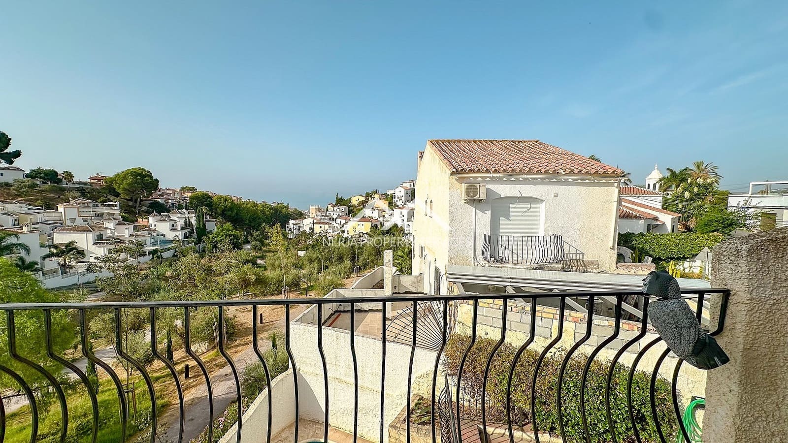 3 sovrum Villa till salu i Nerja med pool - 690 000 € (Ref: 9996033)