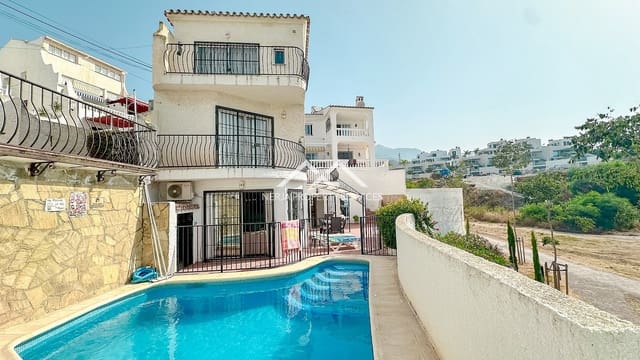 3 sovrum Villa till salu i Burriana, Nerja med pool - 690 000 € (Ref: 9996033)