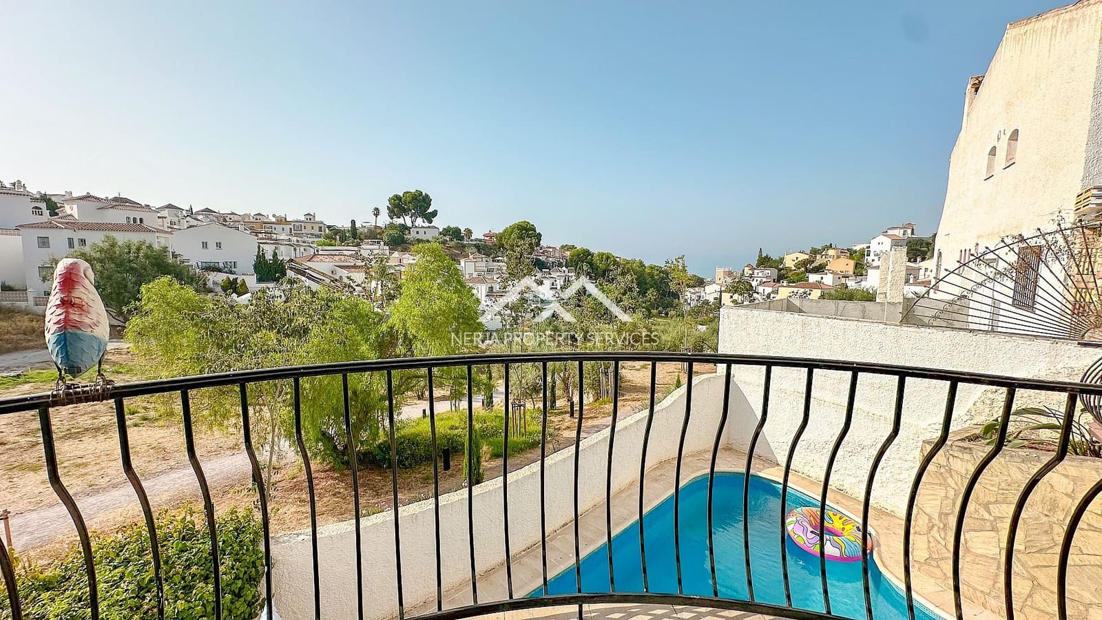 3 sovrum Villa till salu i Nerja med pool - 690 000 € (Ref: 9996033)