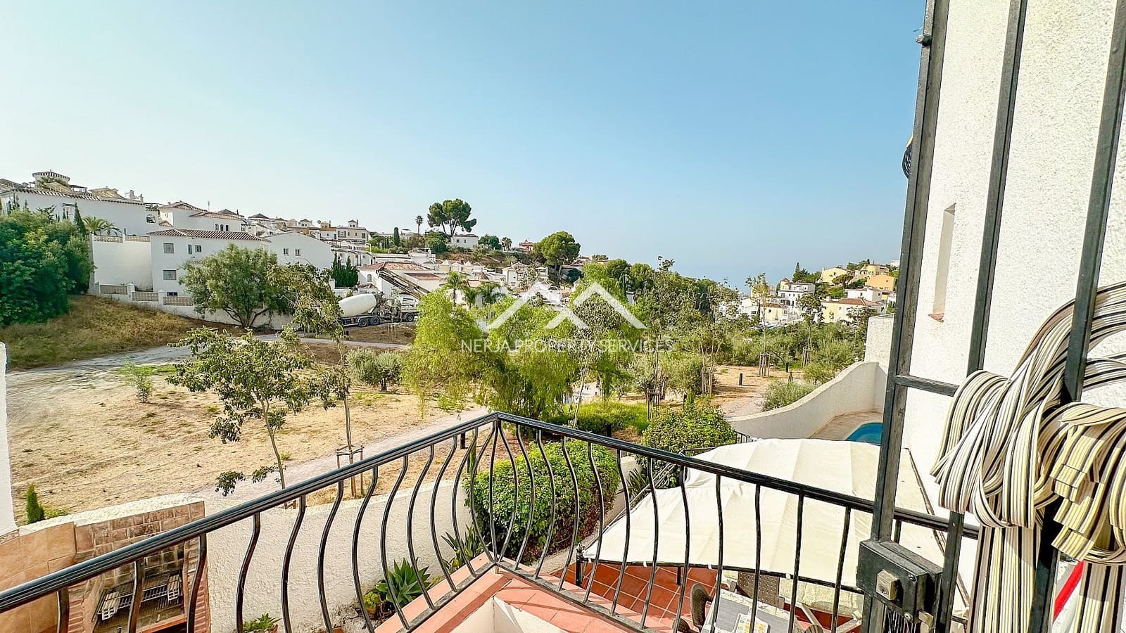 3 sovrum Villa till salu i Nerja med pool - 690 000 € (Ref: 9996033)