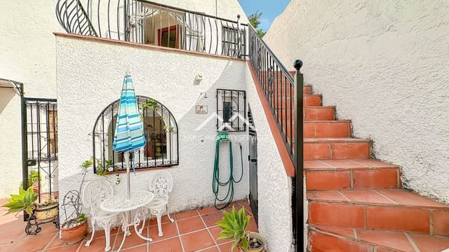 3 sovrum Villa till salu i Burriana, Nerja med pool - 690 000 € (Ref: 9996033)
