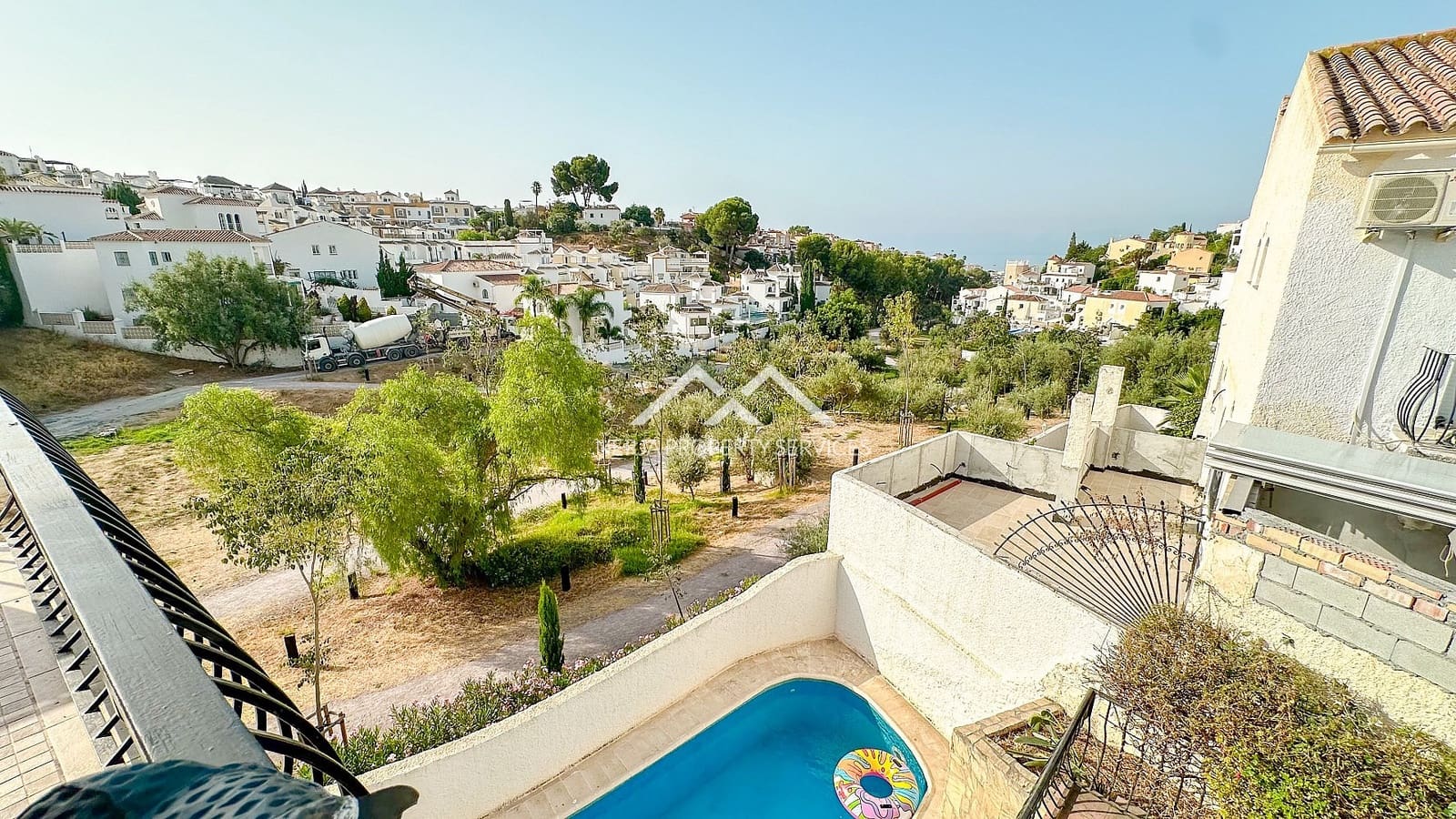 3 sovrum Villa till salu i Nerja med pool - 690 000 € (Ref: 9996033)