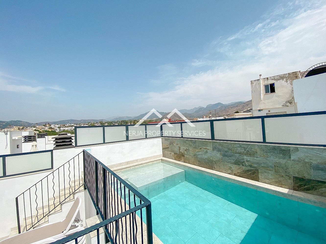 3 makuuhuone Omakotitalo vuokrattavana paikassa Nerja mukana uima-altaan - 2 300 € (Ref: 9996187)