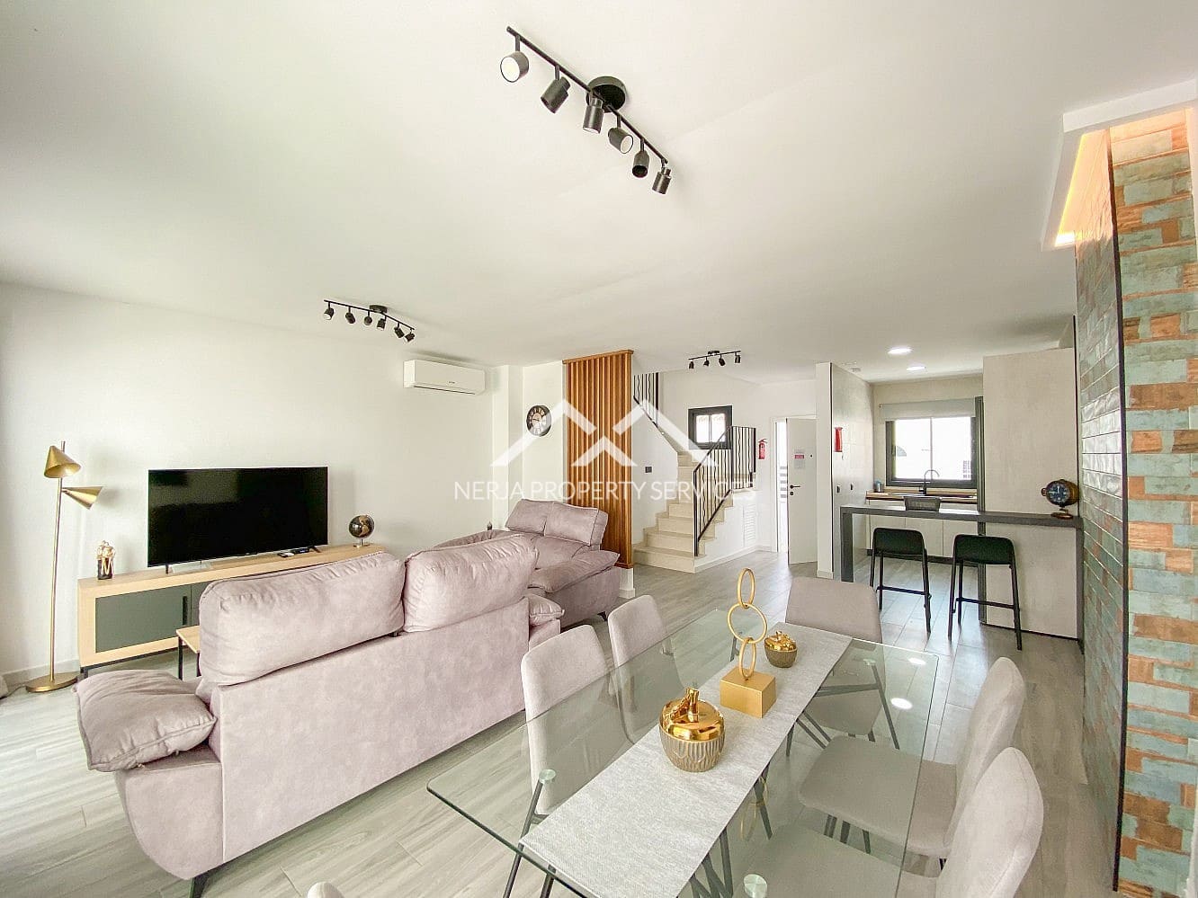 3 makuuhuone Omakotitalo vuokrattavana paikassa Nerja mukana uima-altaan - 2 300 € (Ref: 9996188)