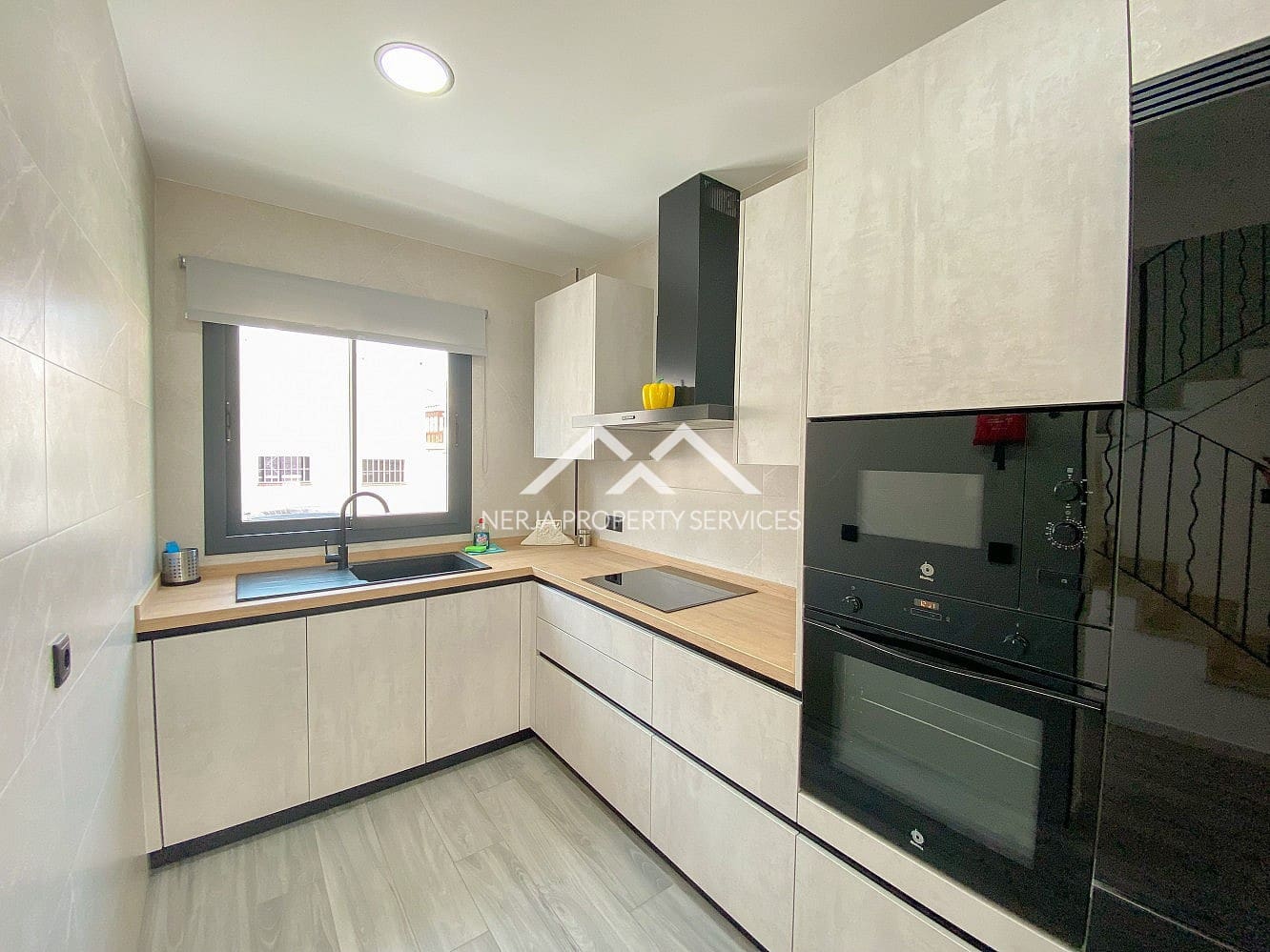 3 makuuhuone Omakotitalo vuokrattavana paikassa Nerja mukana uima-altaan - 2 300 € (Ref: 9996188)