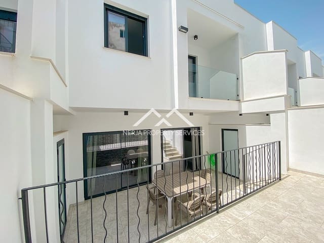 3 slaapkamer Huis te huur in Avda Pescia - Ctra de Frigiliana, Nerja met zwembad - € 2.300 (Ref: 9996188)