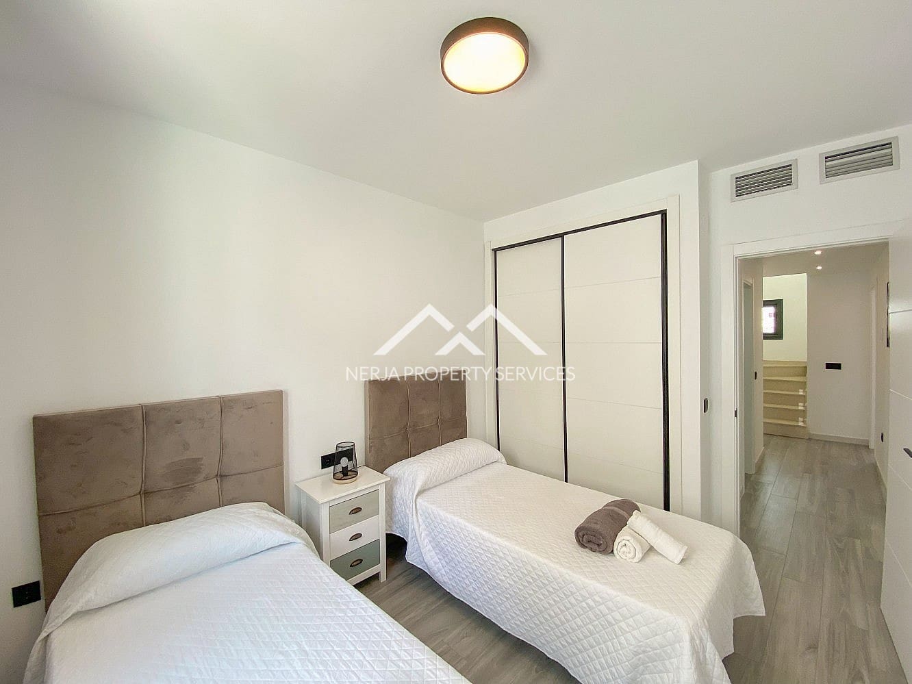 3 camera da letto Casa da affittare in Nerja con piscina - 2.300 € (Rif: 9996189)