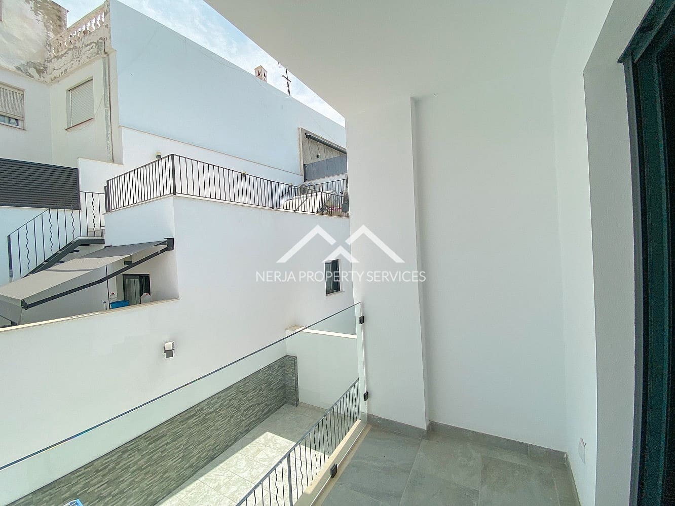 3 camera da letto Casa da affittare in Nerja con piscina - 2.300 € (Rif: 9996189)
