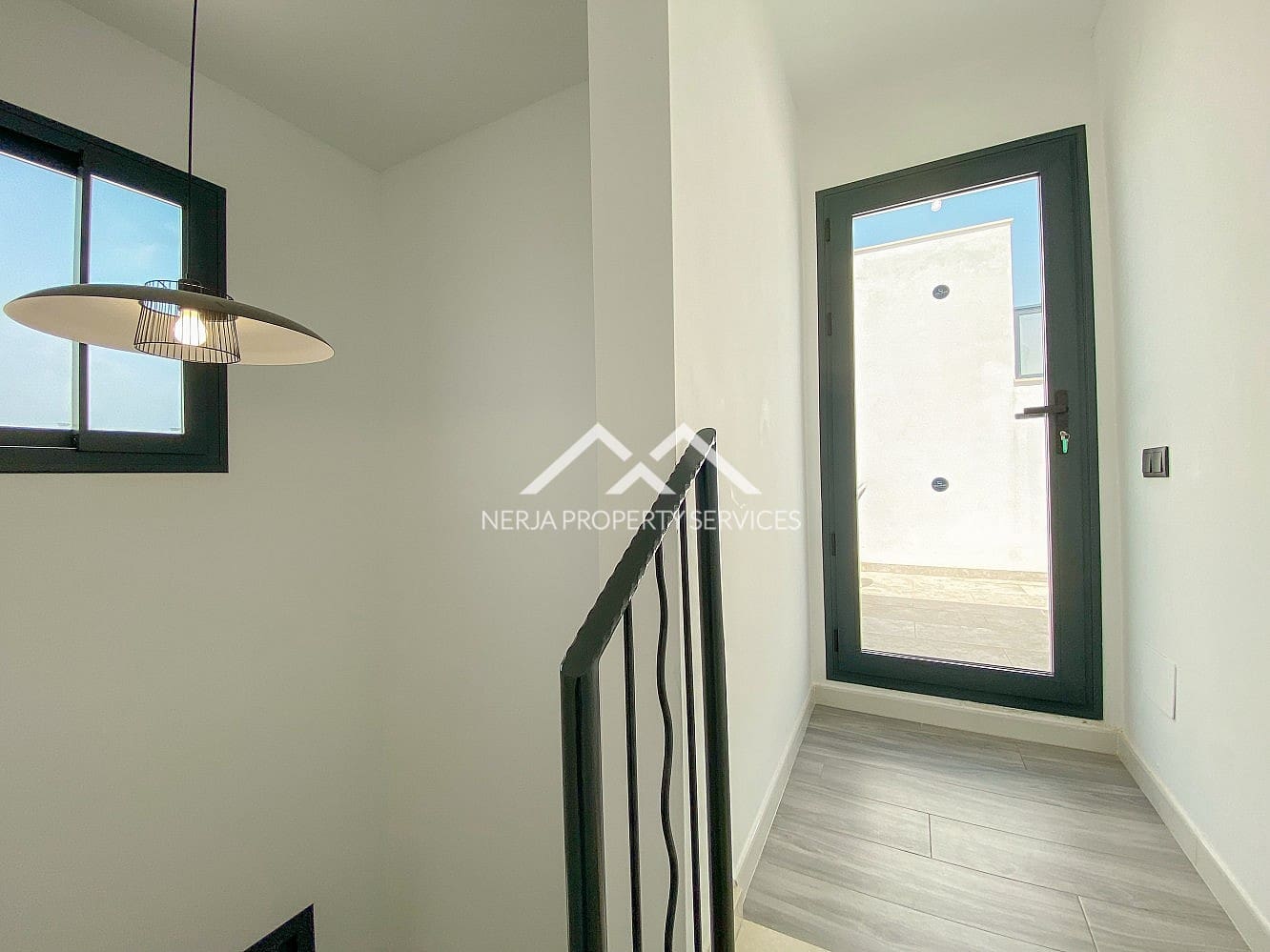 3 camera da letto Casa da affittare in Nerja con piscina - 2.300 € (Rif: 9996189)