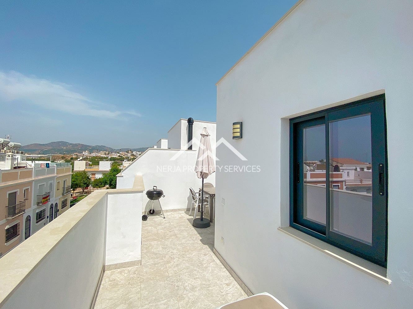 3 camera da letto Casa da affittare in Nerja con piscina - 2.300 € (Rif: 9996189)