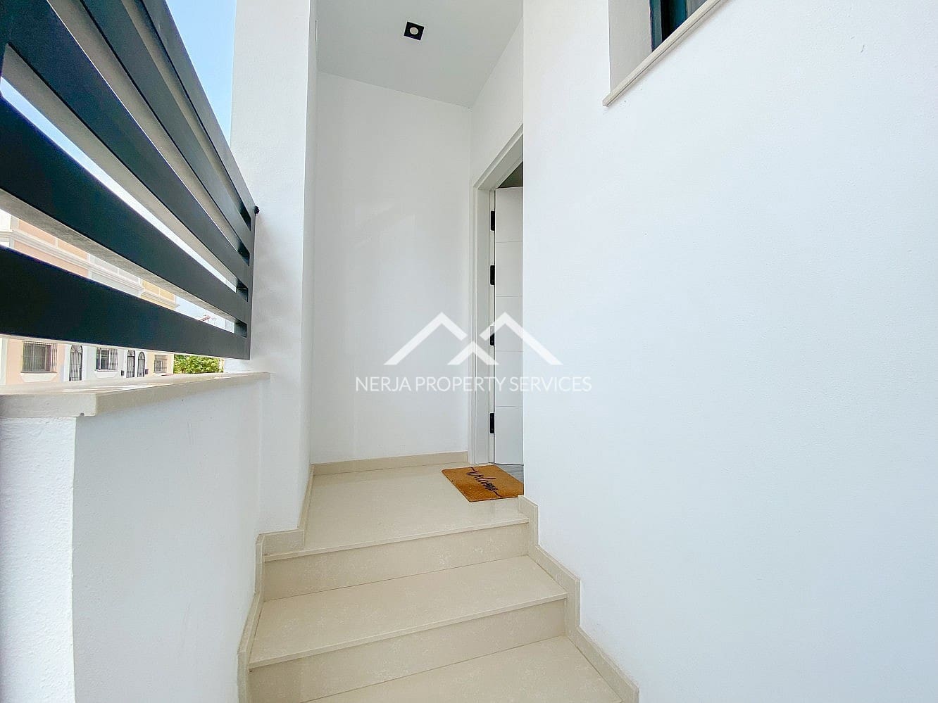 3 camera da letto Casa da affittare in Nerja con piscina - 2.300 € (Rif: 9996189)