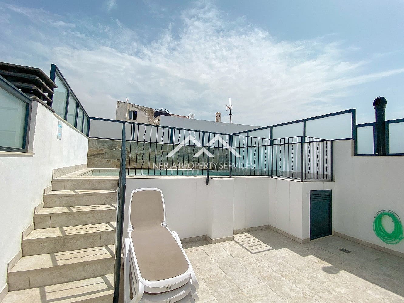 3 camera da letto Casa da affittare in Nerja con piscina - 2.300 € (Rif: 9996189)