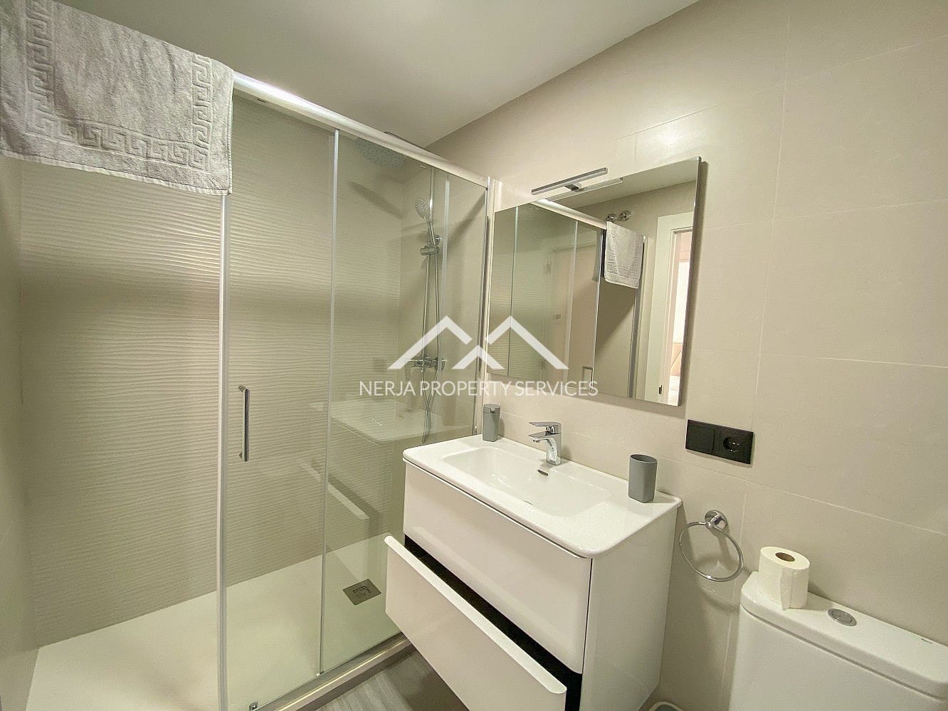 3 camera da letto Casa da affittare in Nerja con piscina - 2.300 € (Rif: 9996189)