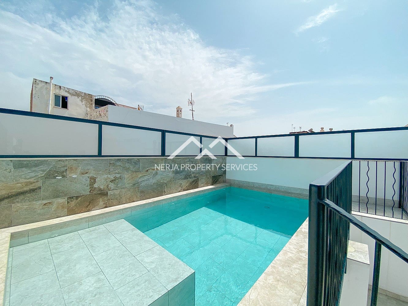 3 camera da letto Casa da affittare in Nerja con piscina - 2.300 € (Rif: 9996189)