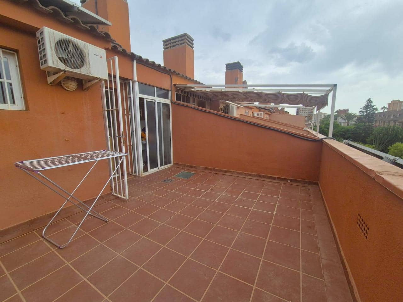 5 soverom Villa til salgs i Alicante by med svømmebasseng garasje - € 730 000 (Ref: 10008166)