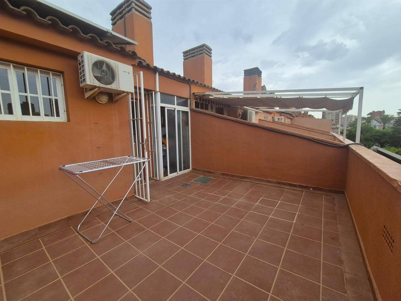 5 soverom Villa til salgs i Alicante by med svømmebasseng garasje - € 730 000 (Ref: 10008166)